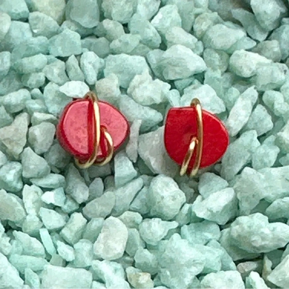 Coral and gold dainty stud earrings/protection and wealth for Taurus - Picture 1 of 5